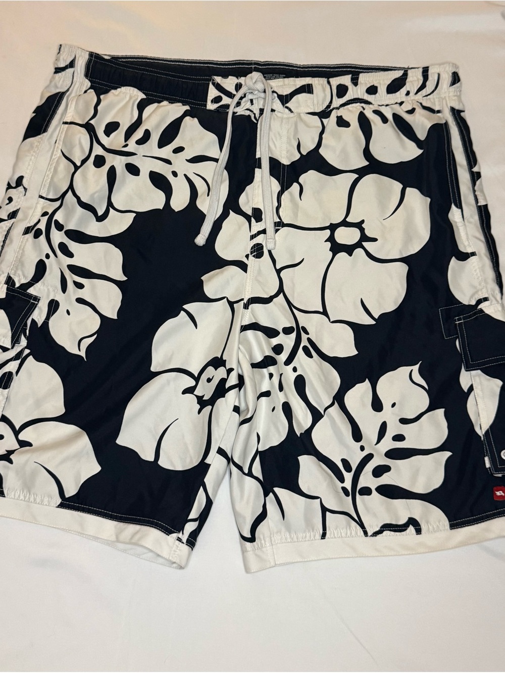 Hawk Men’s XL Board Shorts Swim Trunks Black White Hawaiian Floral Drawstring